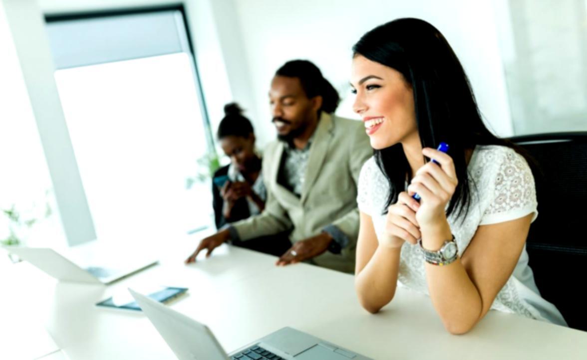 Espacio de trabajo con herramientas de planificación financiera